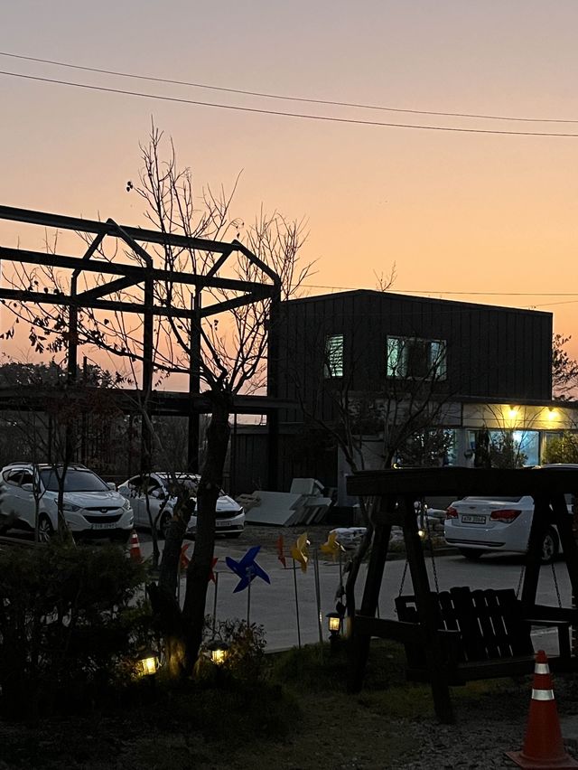 낭만 가득한 단체 여행 숙소를 찾는다면 두말할 것 없이 대부도 이루다펜션 추천🔥