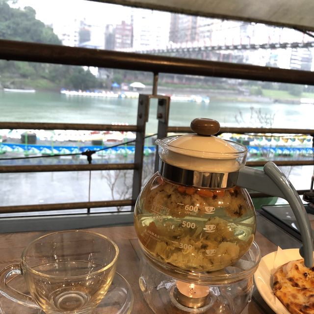碧潭水岸第一排，馬克廚房