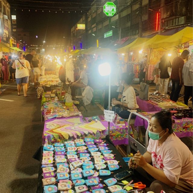 Nightmarket with livemusic and breakdance