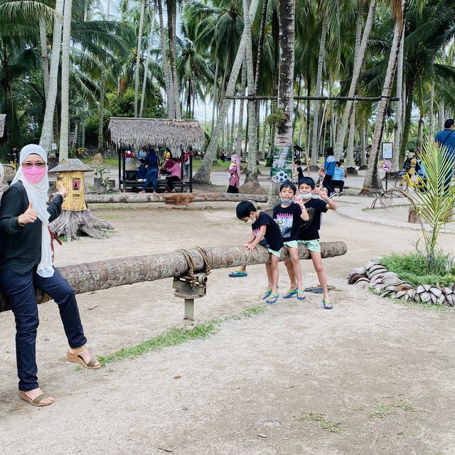 kampung agong, penaga