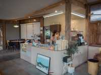 คาเฟ่บ้านไม้ cozy ที่ผสมผสานความล้านนาได้อย่างลงตั