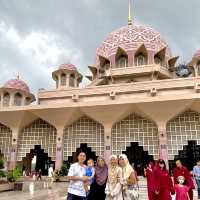 Wonderful mosque with Islamic architecture 