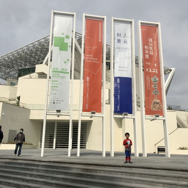 台灣唯一有科學研究、修復畫作的美術館
