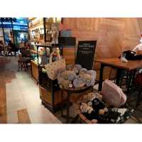 Eat & Shop at Ion Orchard Cafe
