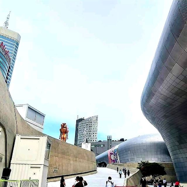 DDP (Dongdaemun Design Plaza)