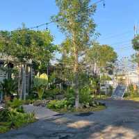 ☕คาเฟ่ที่ไม่ลับ มีมุมน้ำตกที่ให้เด็กลงเดินได้🏝