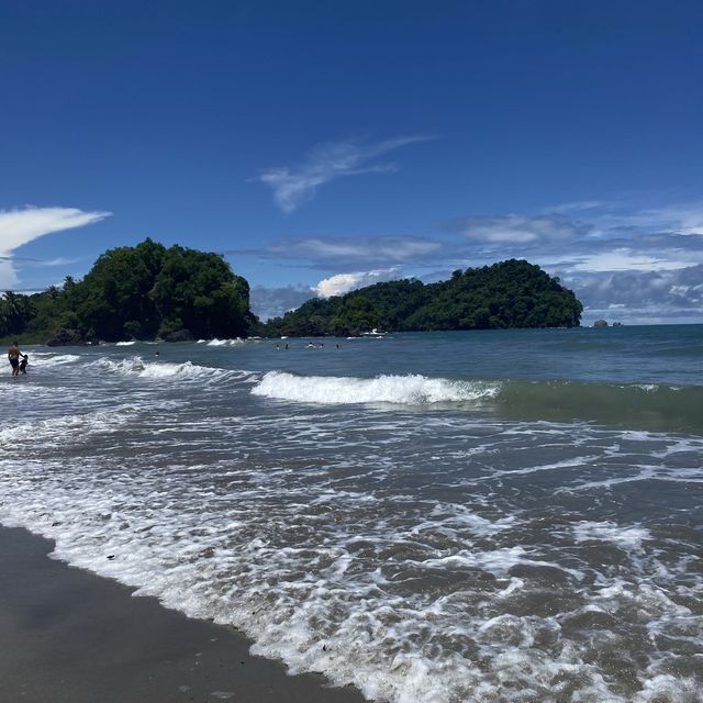 Happy hour by a turquoise colored beach
