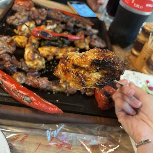 土耳其遊記 fethiye 鐵板上的烤肉 第一次試羊肝串