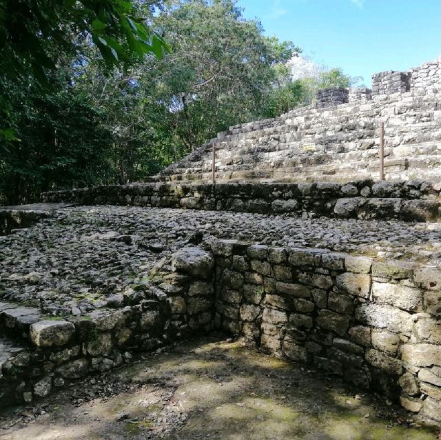 Climbing Coba's pyramid 