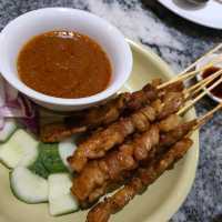 Buffet dinner along the bank of SG river