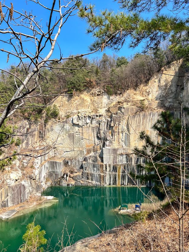 화강암 절벽과 에메랄드빛 호수가 예쁜 곳💚