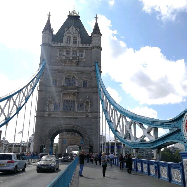สะพานทาวเวอร์บริดจ์ (Tower Bridge) 