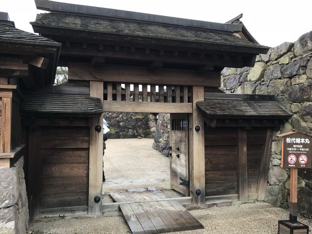 【長野】古いお城に紅葉が映える！松代城趾をご紹介