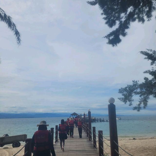 REFRESH AIR AT MANUKAN ISLAND 