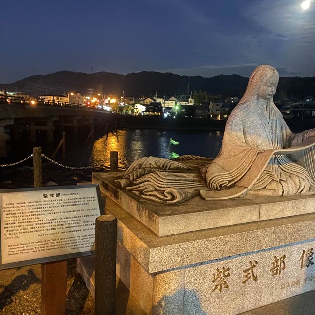 宇治傳奇地 源氏物語與紫式部像