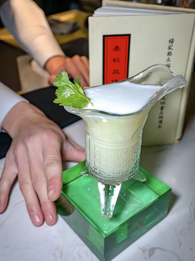 雞尾酒中藏古典，食個午餐過新年