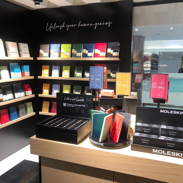 MOLESKINE pop up store期間限定店玩流體畫飲靚咖啡