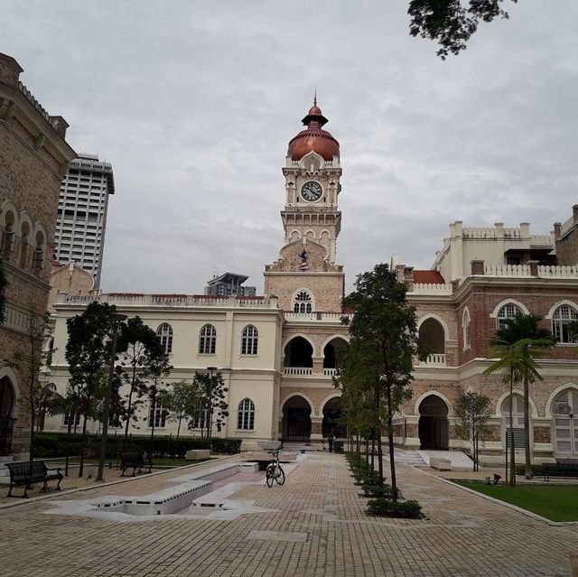 Walking through Sultan Abdul Samad Building