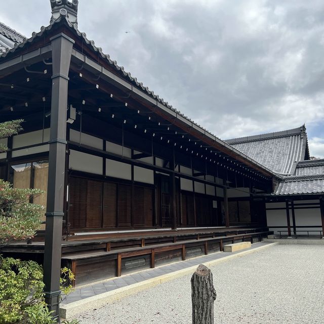 京都金閣寺又叫鹿苑寺，日本武家爭夷大將軍住住所