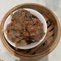 早起喝懷舊早茶 , 品味香港傳統美食！