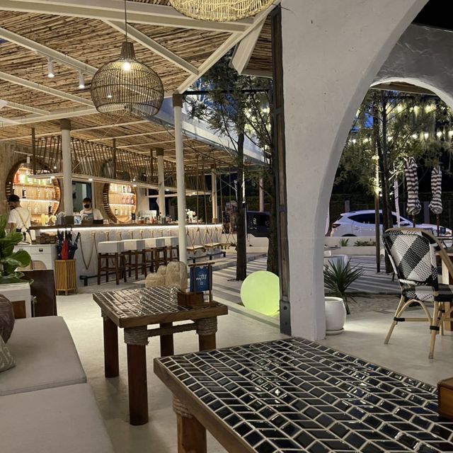 บันทึกเที่ยว @ The Lunar Beach House 