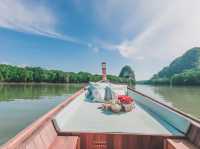 ล่องเรือส่วนตัวชมธรรมชาติของป่าโกงกางและเขาขนาบน้ำ