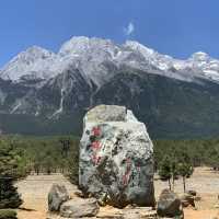 ภูเขาหิมะมังกรหยก (Yulong Snow Mountain)