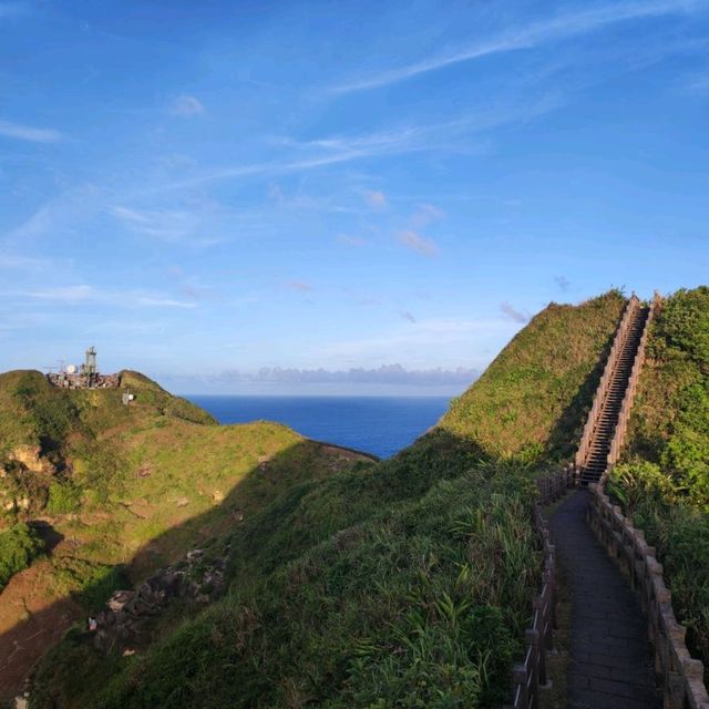 Beautiful trail between ocean and mountains