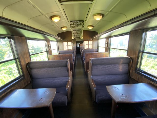 2024年3月頃運転終了。車齢100年越え。日本で最も古い現役の蒸気機関車がけん引する列車『SL人吉』車内