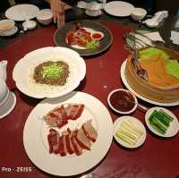 【台北美食】六福萬怡粵亮廣式餐廳，神仙乾坤燒鵝一鵝四吃