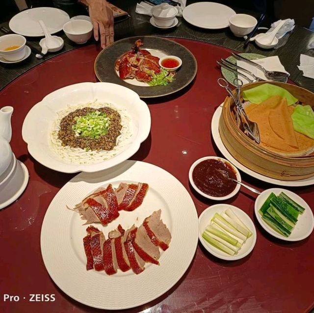 【台北美食】六福萬怡粵亮廣式餐廳，神仙乾坤燒鵝一鵝四吃
