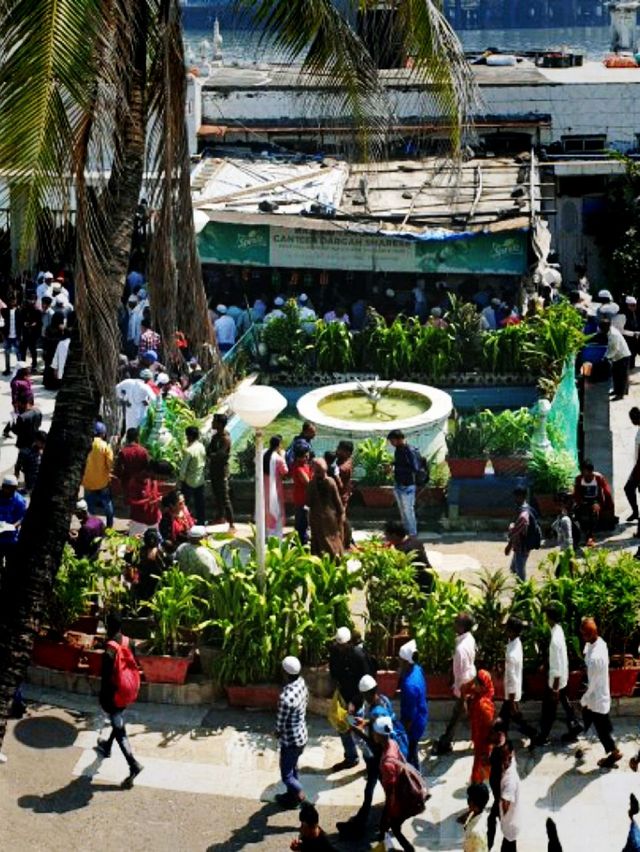 바다위의 Haji Ali Dargah 