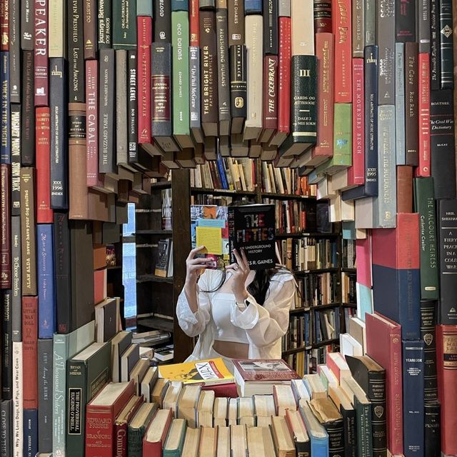 LA The last book store