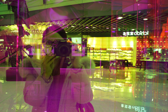 Enjoy shopping and art 