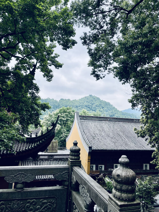 Weekend guide to praying for blessings at Lingyin Temple in Hangzhou and half-day trip around Shanghai.