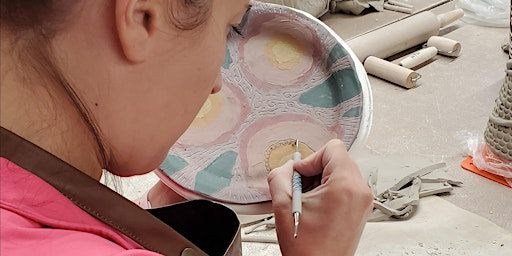 Sgraffito plate workshop | Matkee Clay Studio