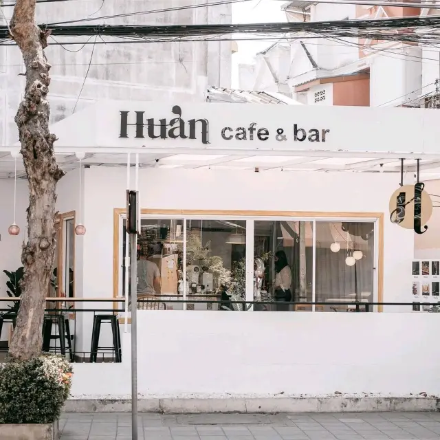 Human Cafe & Bar