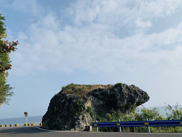 屏東小琉球景點-白燈塔、老榕樹秘境、青蛙石、老鼠岩