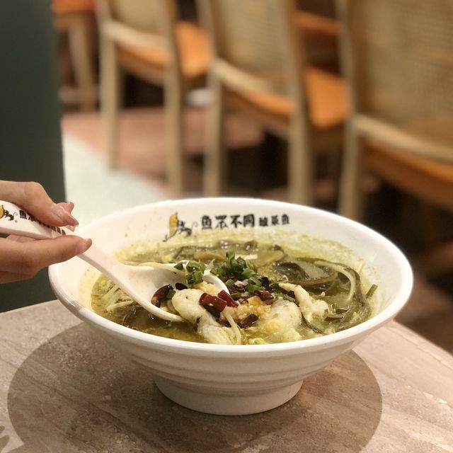 灣仔抵食足料一人酸菜魚🐟