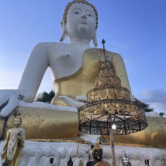 เดินขึ้นพระธาตุดอยคำ