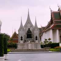 stunning statue of Thai king! 