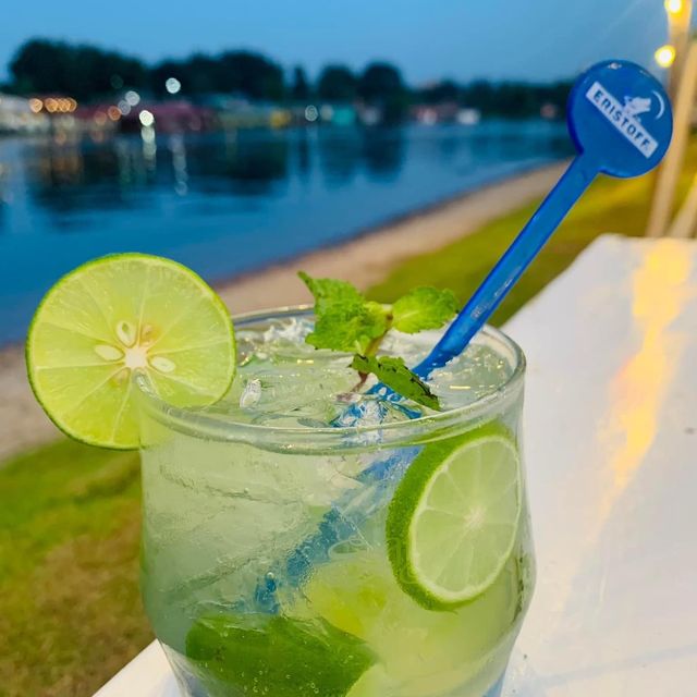 น่านน้ำ Beach&Restaurant