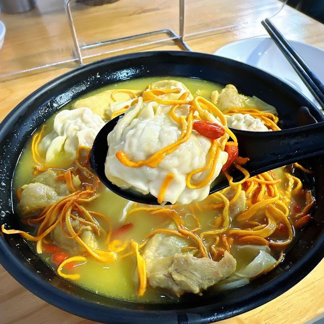 🐔 大大碗足料花膠雲吞雞米線