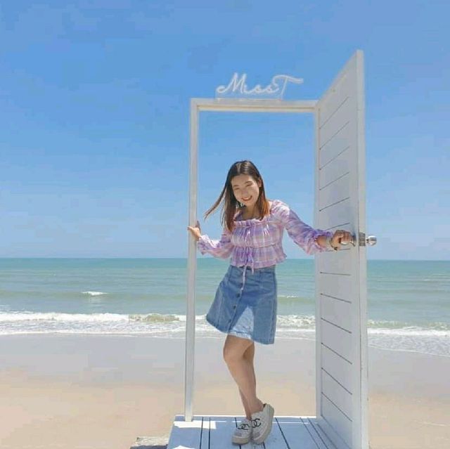 Miss T bar & Cafe @hua hin 💜💛🧡💙🏝🌊