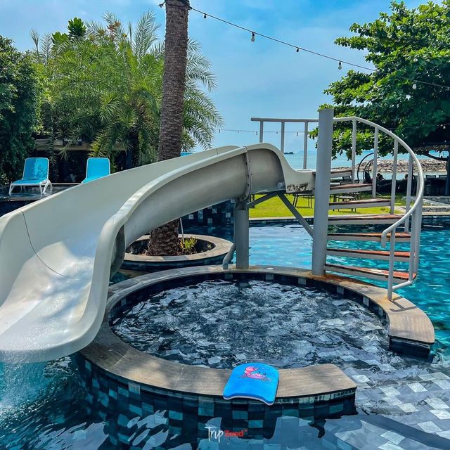 ที่พักติดทะเล เดินลงหาดได้เลย 