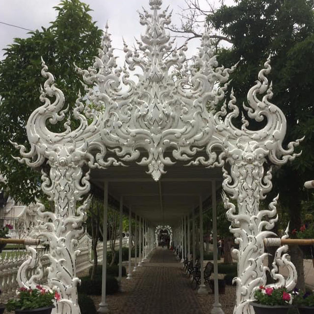 Wat Rong Khun (White Temple)