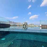 Rise Rooftop Bar & Swimming pool 
