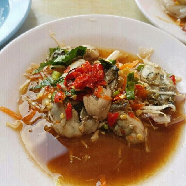 ร้านยำลำละซาว จานละ 20 บาท