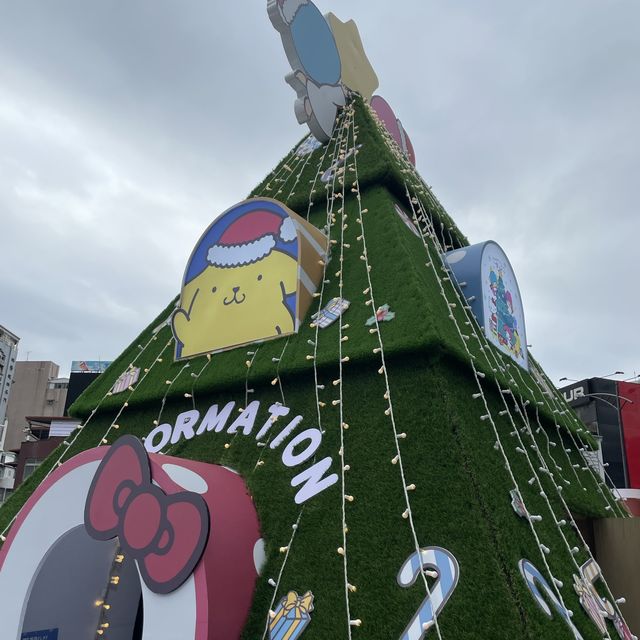 小型三麗鷗聖誕宴會，超萌聖誕樹和水晶燈飾-西門play樂購町
