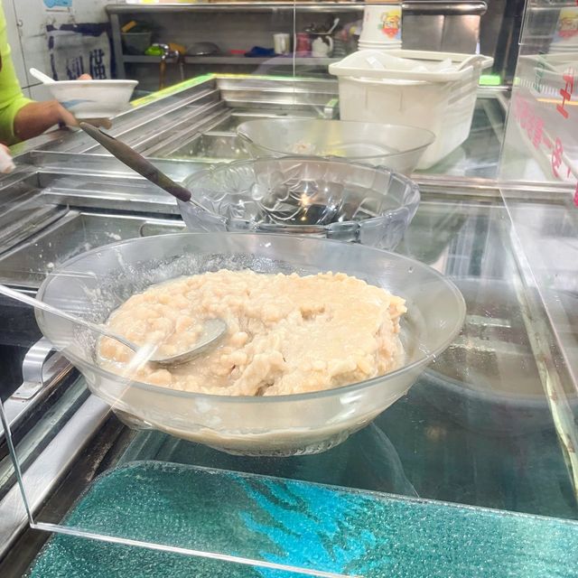 [新北淡水甜點]滬尾豆花~淡水在地人的古早味豆花｜花生超綿密入味 粉紅軟嫩Q談｜居然有葡萄乾豆花